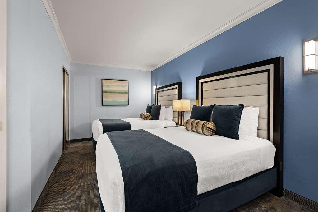 Best Western Plus Manhattan Beach Hotel Room photo